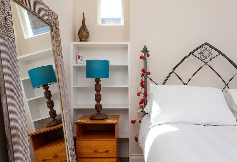 3 Bedroom House With Garden Near Notting Hill