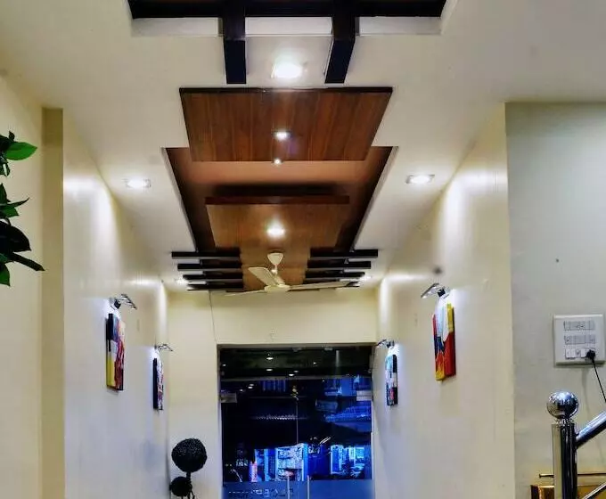 ホテル Shanti Palace
