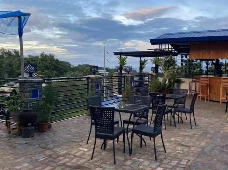 ホテル Makiling Onsen