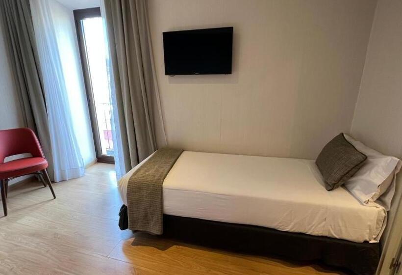 Отель Arc La Rambla