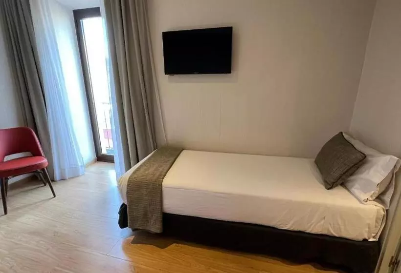 Отель Arc La Rambla