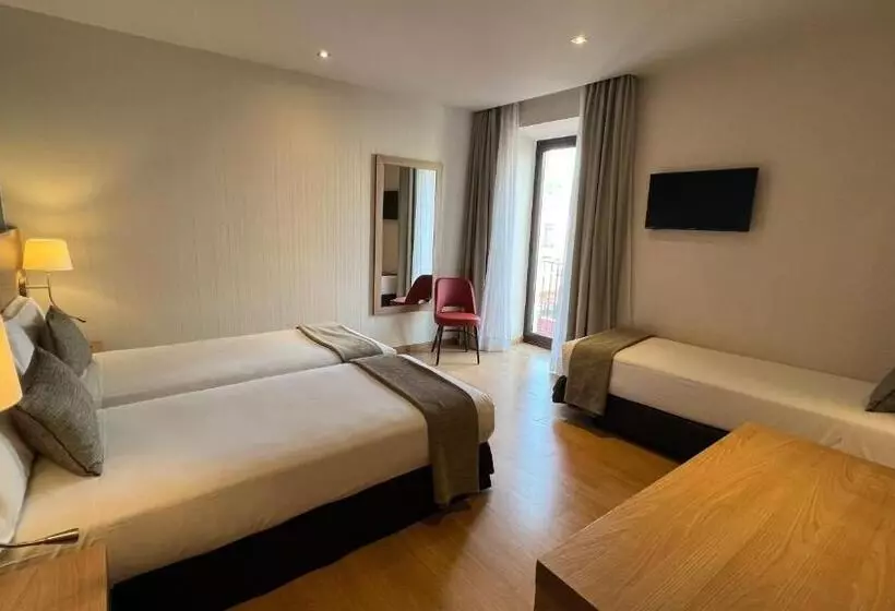 Отель Arc La Rambla