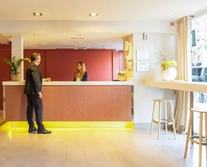 Отель Arc La Rambla