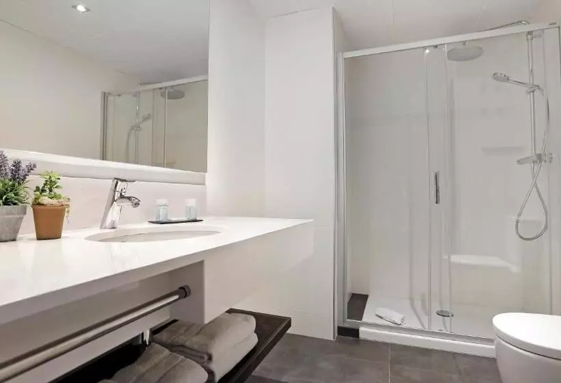 Отель Arc La Rambla