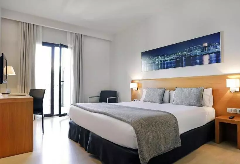 Отель Arc La Rambla