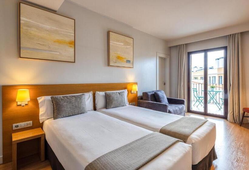 Отель Arc La Rambla