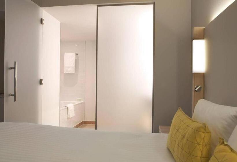 The Jangle Hotel   Paris   Charles De Gaulle   Airport