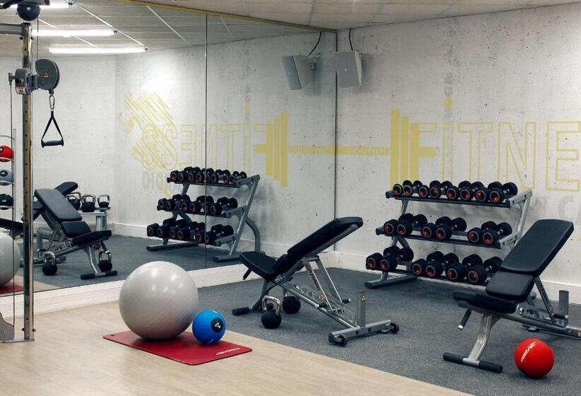 The Jangle Hotel   Paris   Charles De Gaulle   Airport