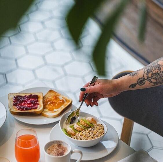 The Jangle Hotel   Paris   Charles De Gaulle   Airport