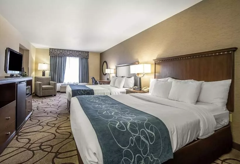 Отель Comfort Suites Airport