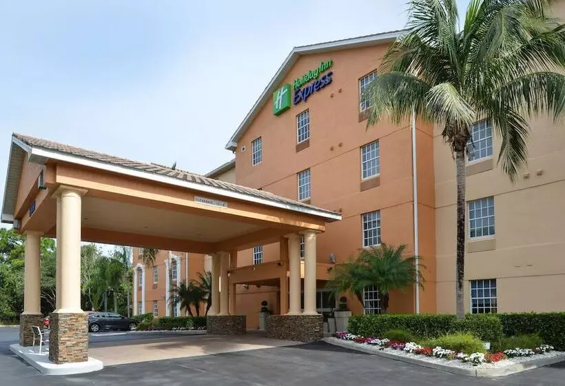 Holiday Inn Express Hotel & Suites Bonita Springs/naples, An Ihg