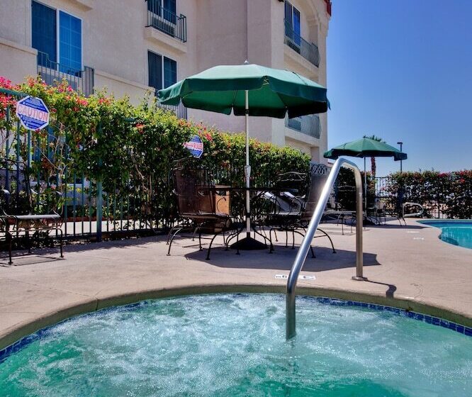 בית מלון כפרי Hampton Inn By Hilton Calexico