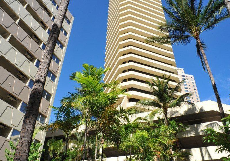 Отель Marina Tower Waikiki