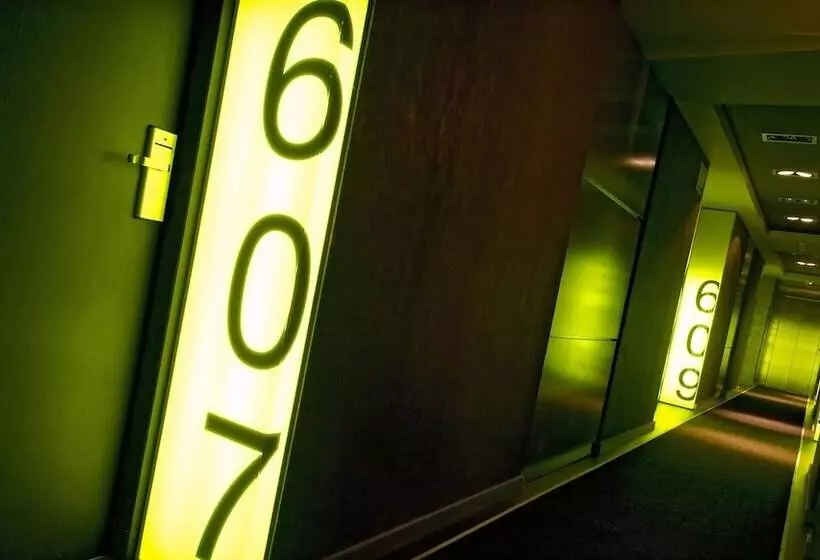 Отель Pestana Arena Barcelona