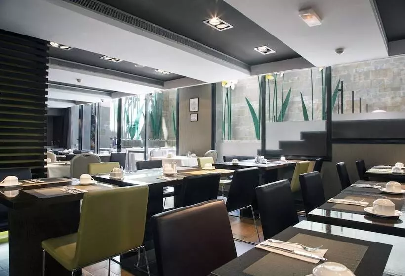 Отель Pestana Arena Barcelona