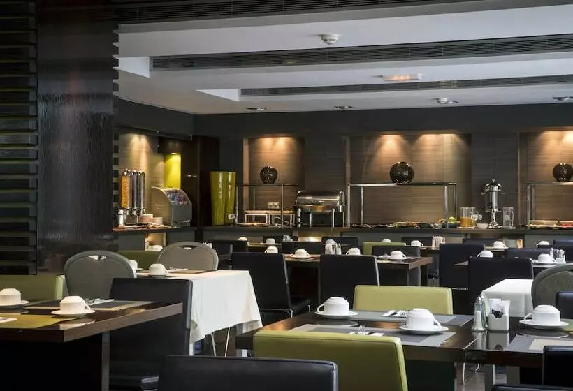 Отель Pestana Arena Barcelona