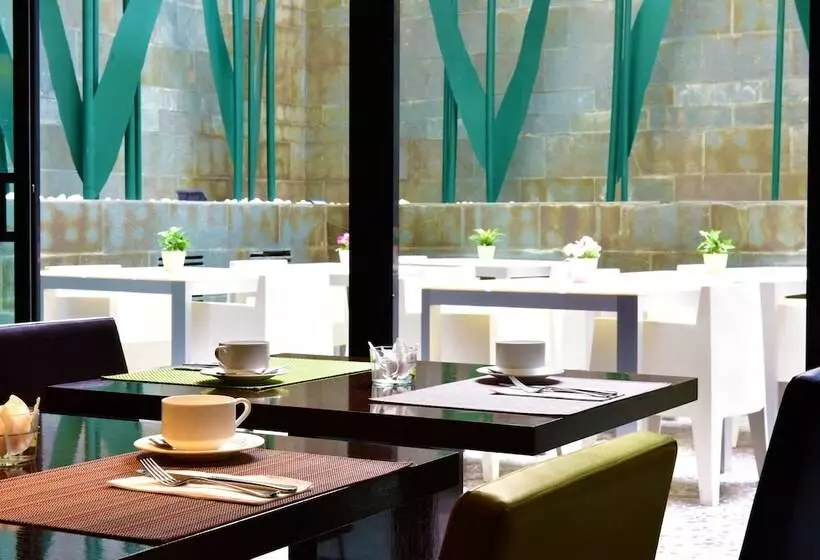 Отель Pestana Arena Barcelona