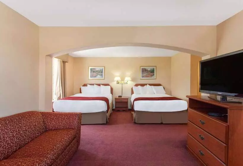 Отель Ramada By Wyndham Fresno Northwest