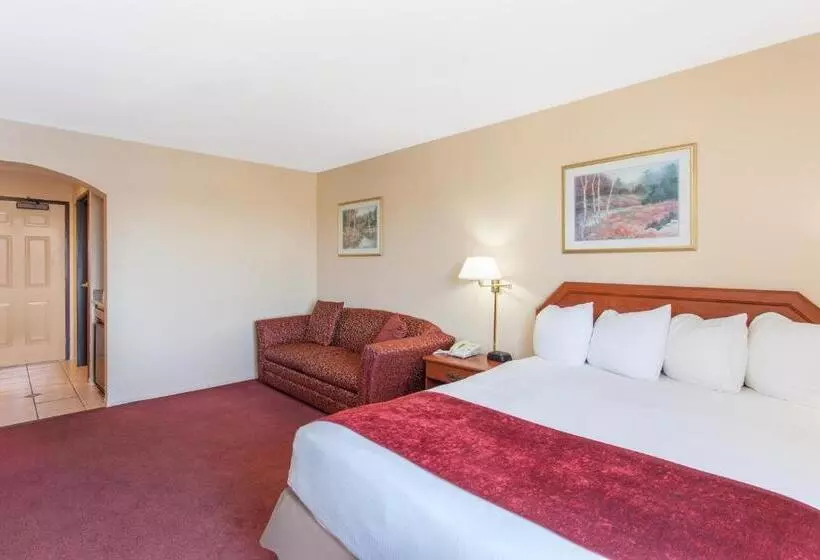 Отель Ramada By Wyndham Fresno Northwest