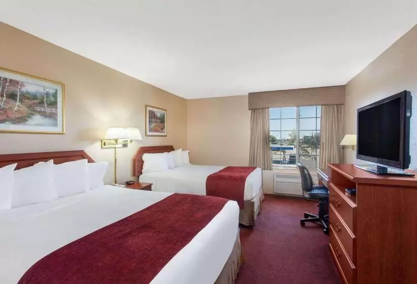 Отель Ramada By Wyndham Fresno Northwest