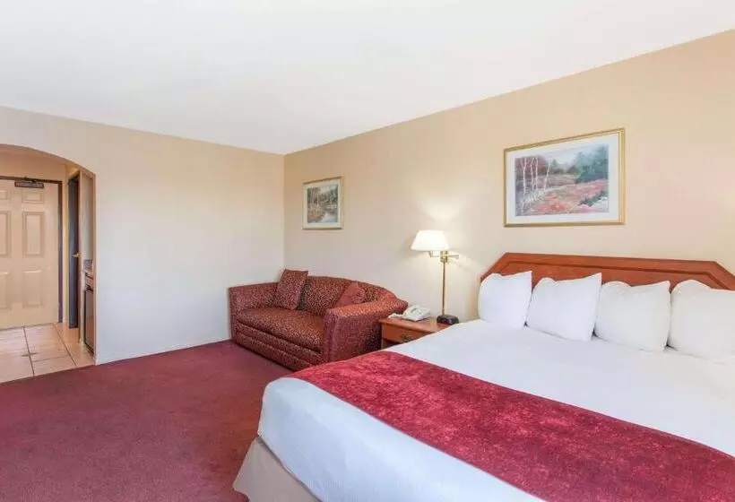 Отель Ramada By Wyndham Fresno Northwest