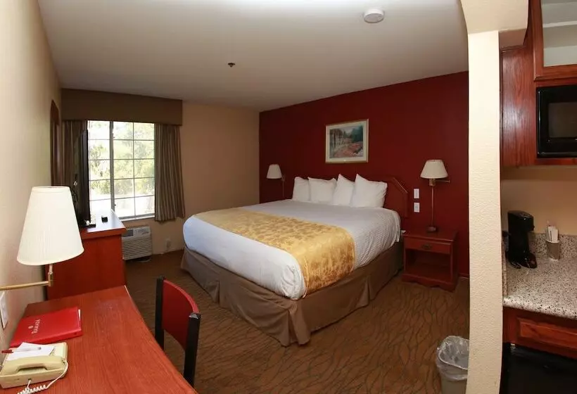 Отель Ramada By Wyndham Fresno Northwest