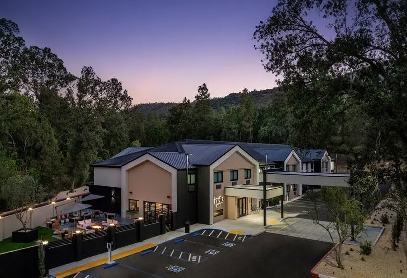 Hotelli The Inelle, Oakhurst Yosemite, A Tribute Portfolio