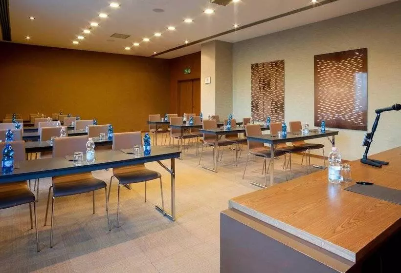 Ac Hotel Vicenza By Marriott