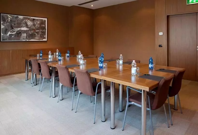 Ac Hotel Vicenza By Marriott