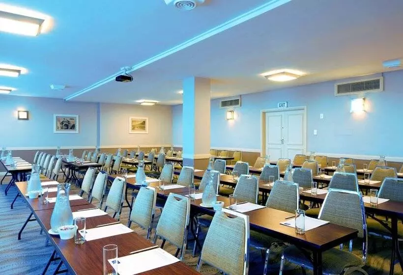 Отель Garden Court Nelson Mandela Boulevard