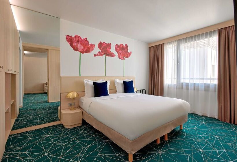 בית מלון כפרי Golden Tulip Warszawa Centrum