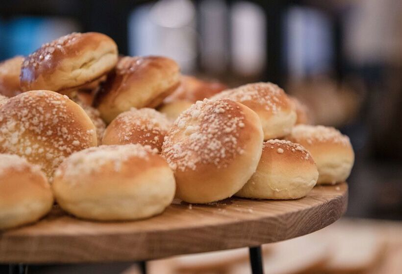 בית מלון כפרי Golden Tulip Warszawa Centrum