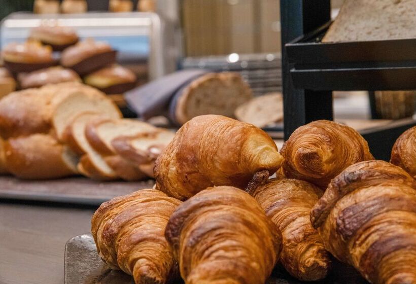 בית מלון כפרי Golden Tulip Warszawa Centrum