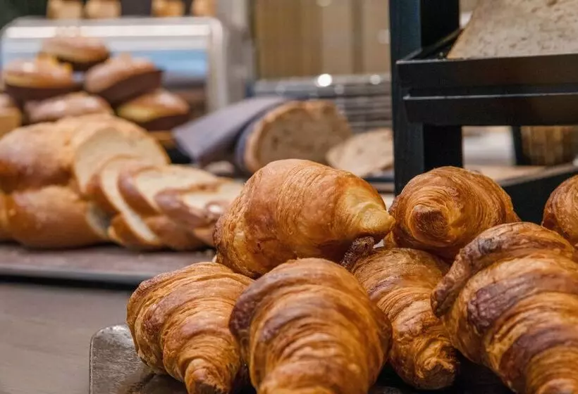 فندق Golden Tulip Warszawa Centrum