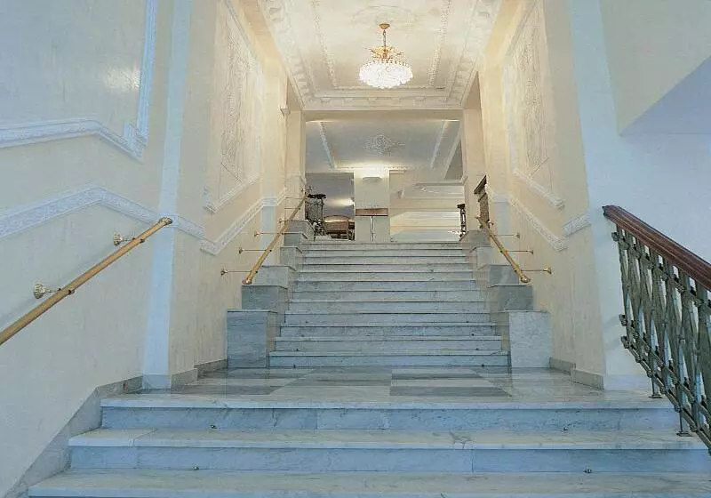 هتل Minerva Premier