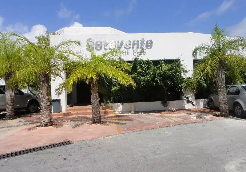 Sotavento Hotel & Yacht Club