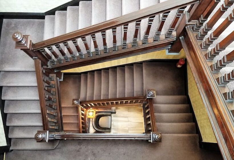 هتل The Haymarket Lairg