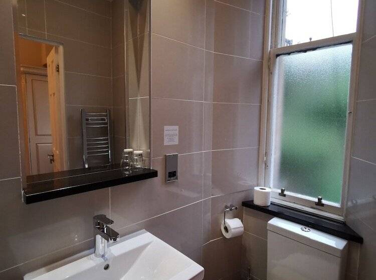 هتل The Haymarket Lairg