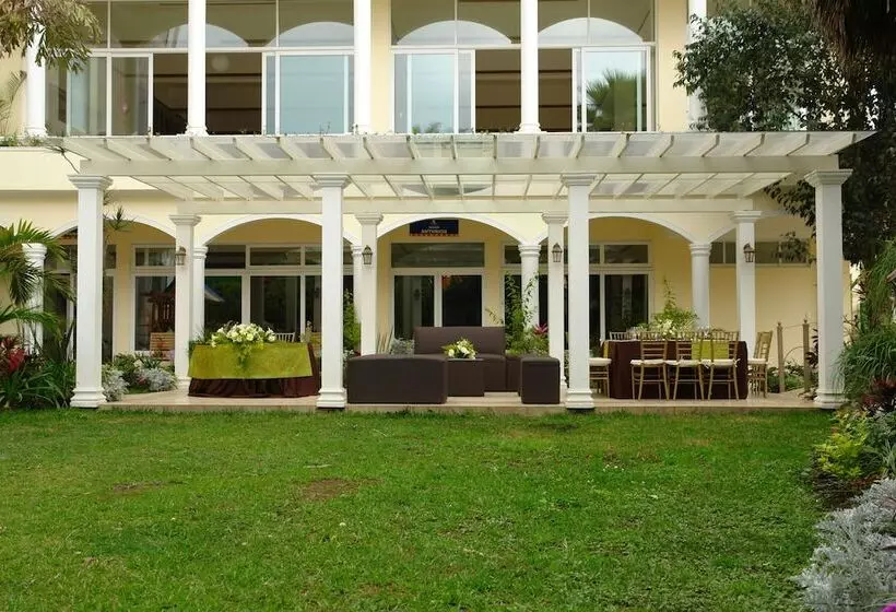 هتل Villa Las Margaritas Caxa