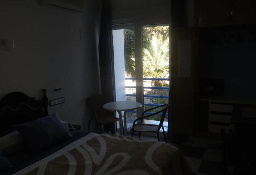 ホテル Hostal Puerto Genovés