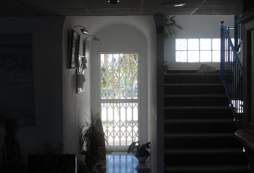 ホテル Hostal Puerto Genovés