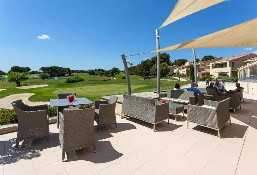 Отель Madame Vacances Domaine Du Provence Country Club Service Premium