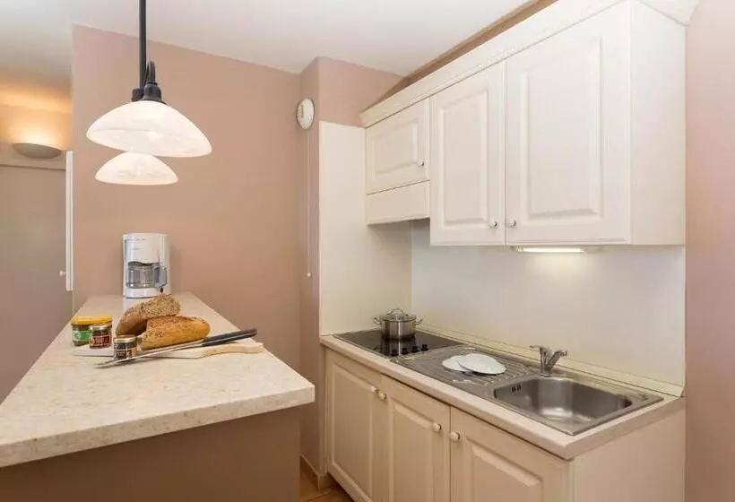 Отель Madame Vacances Domaine Du Provence Country Club Service Premium