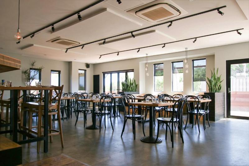 בית מלון כפרי Margarets Beach Resort