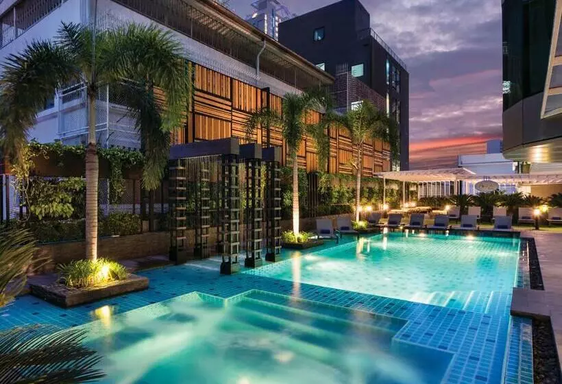 Hotel Solitaire Bangkok Sukhumvit 11