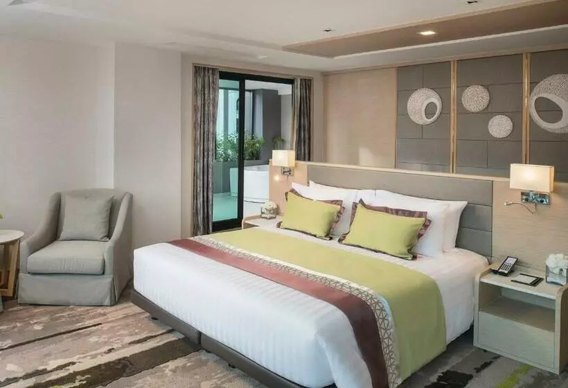 Hotel Solitaire Bangkok Sukhumvit 11