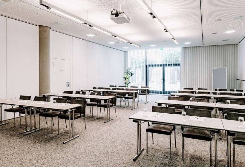 Hotelli Vienna House Easy By Wyndham Stuttgart