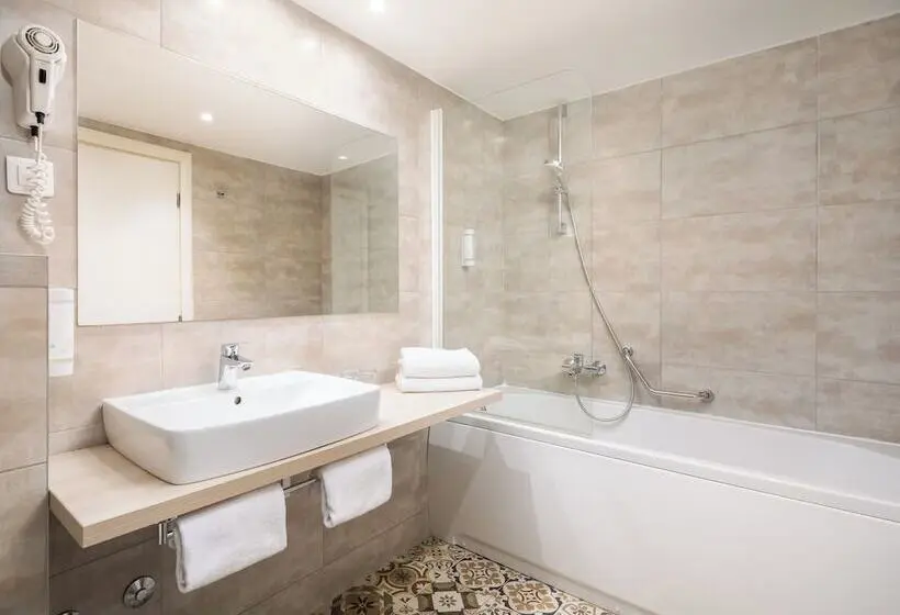 هتل Aminess Casa Bellevue