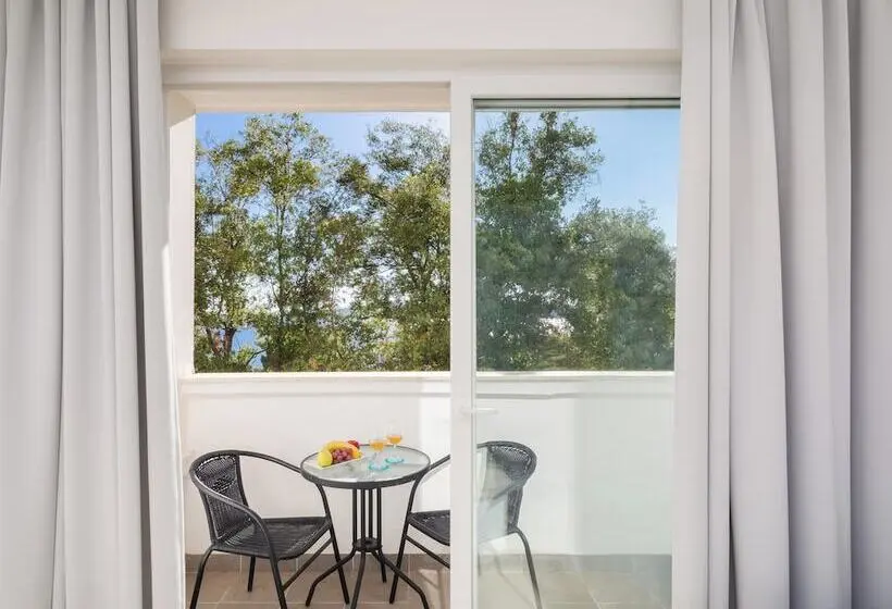 هتل Aminess Casa Bellevue