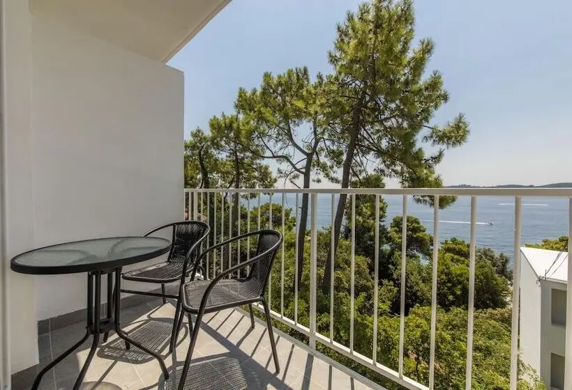 هتل Aminess Casa Bellevue